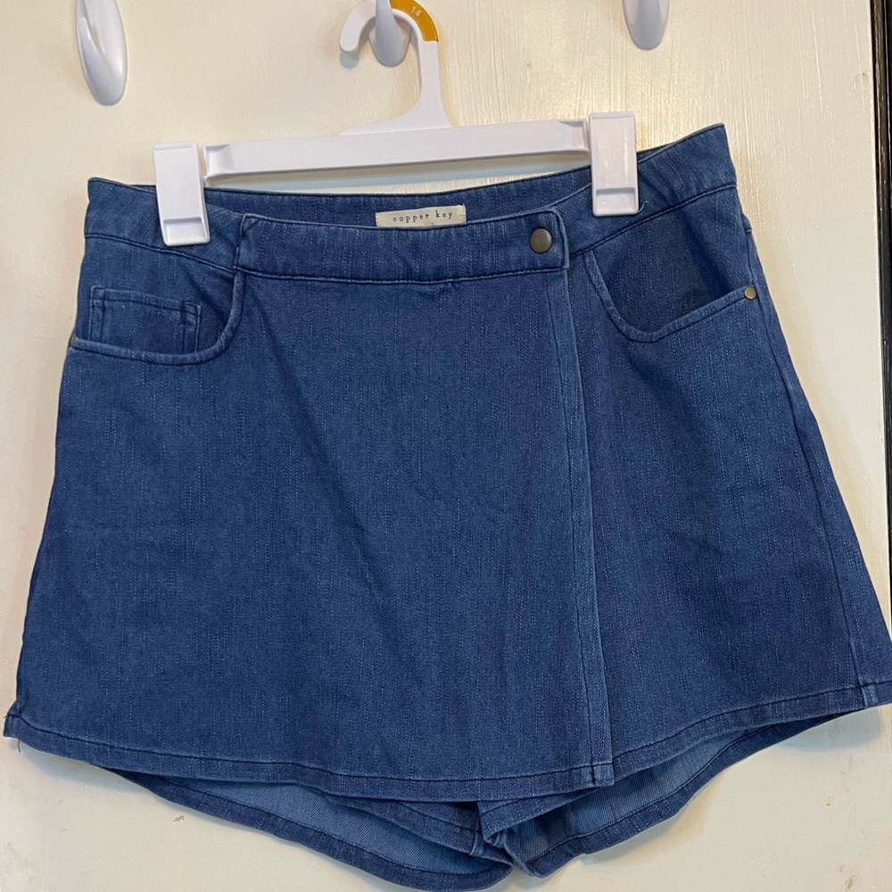 Copper Key Blue Jean High wasted Shorts Size: L